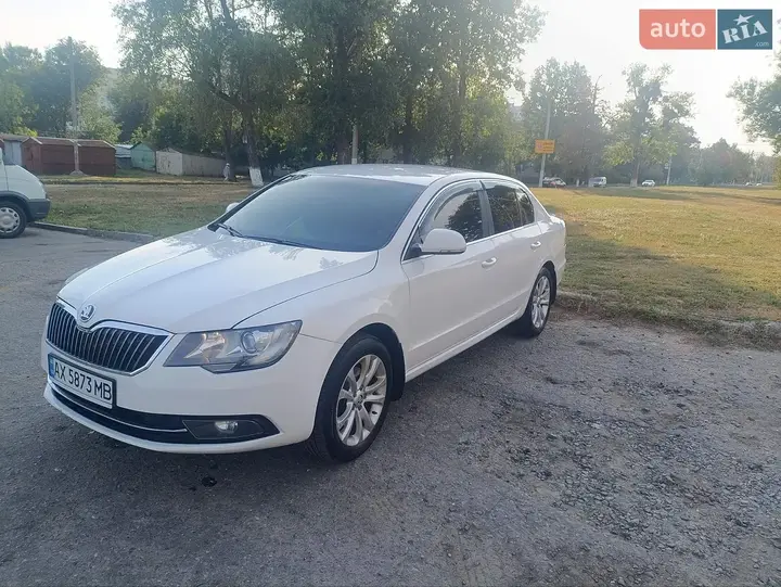 Skoda Superb 2013 photo 4