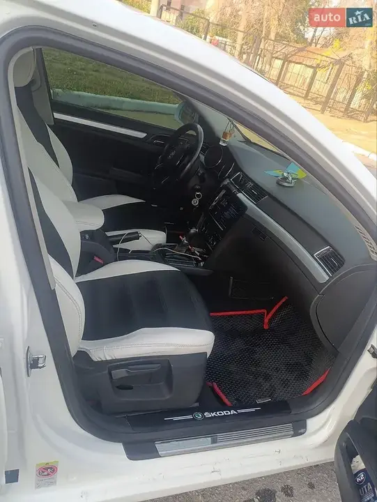 Skoda Superb 2013 photo 5