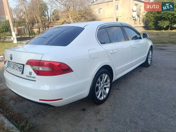 Skoda Superb 2013 photo 3