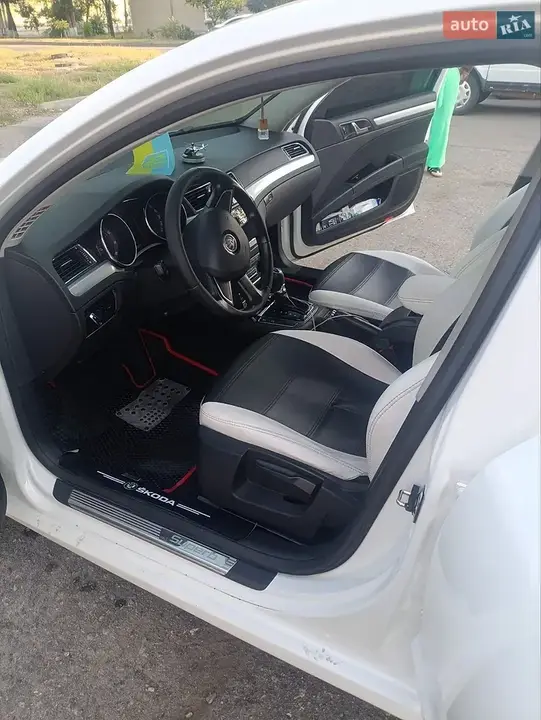 Skoda Superb 2013 photo 2