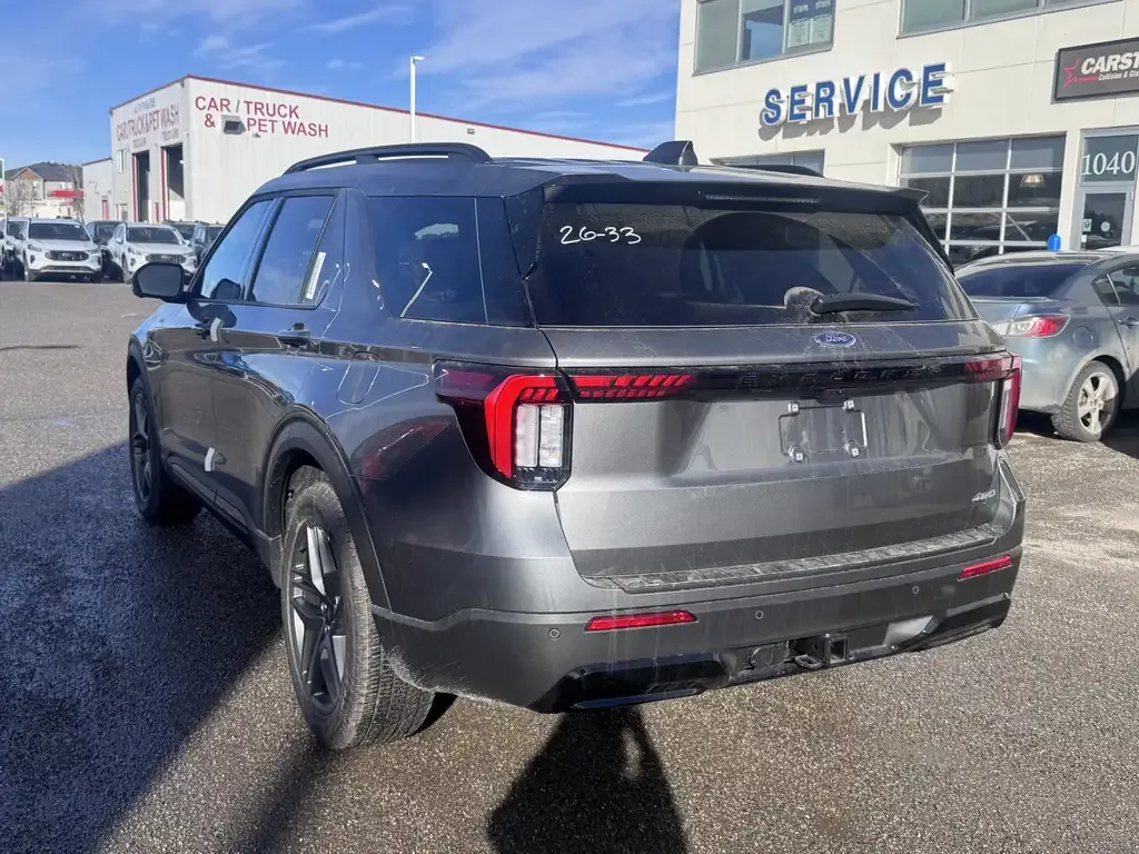Ford Explorer 2026 photo 2