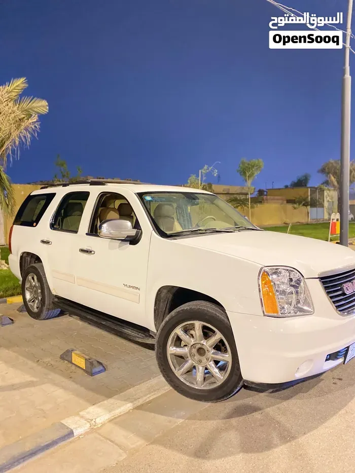 GMC Yukon 2011 photo 3