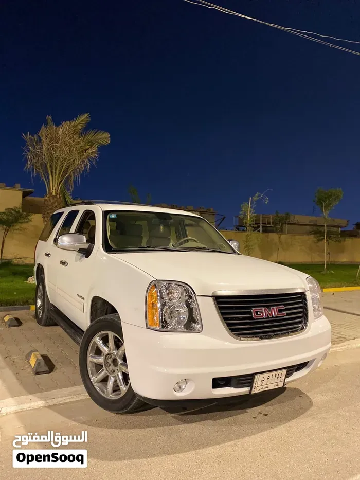 GMC Yukon 2011 photo 2