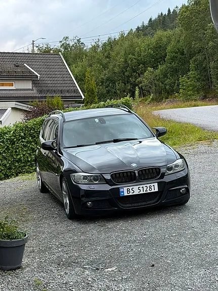 BMW 318I 2010 photo 2