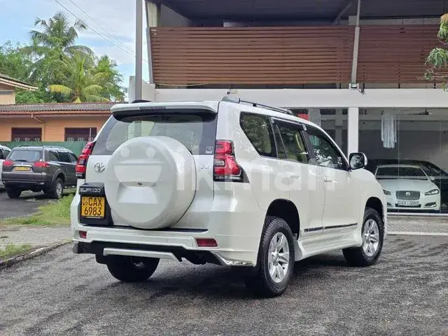 Toyota Land Cruiser Prado 2017 photo 2