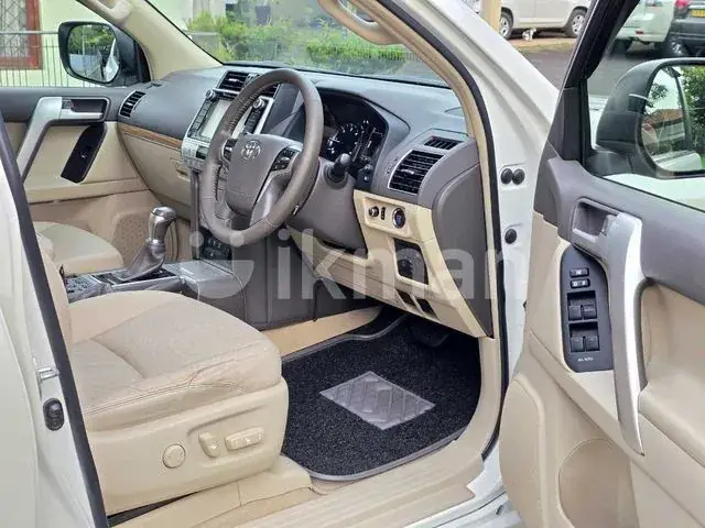 Toyota Land Cruiser Prado 2017 photo 3