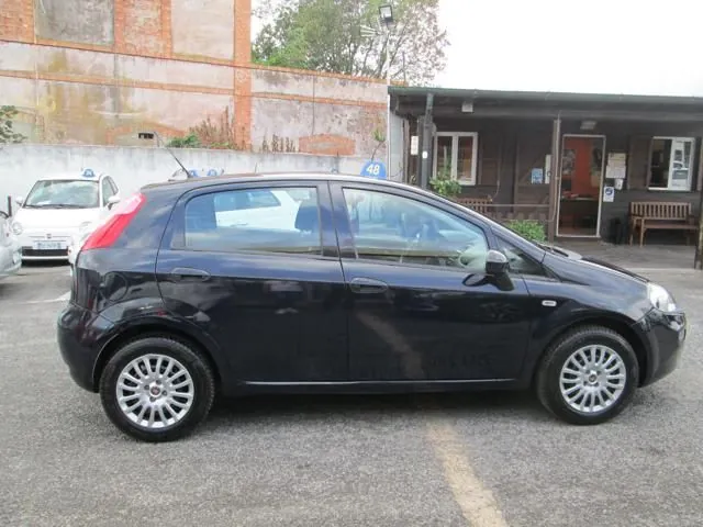 Fiat Punto 2015 photo 2
