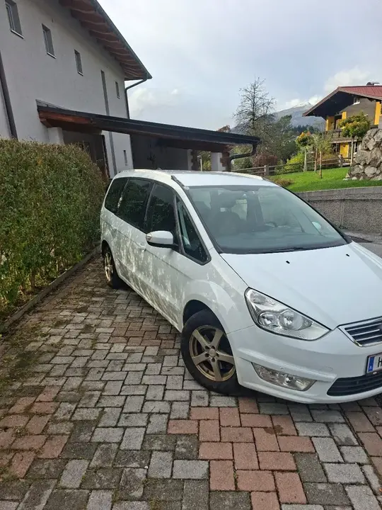 Ford Galaxy 2014 photo 2