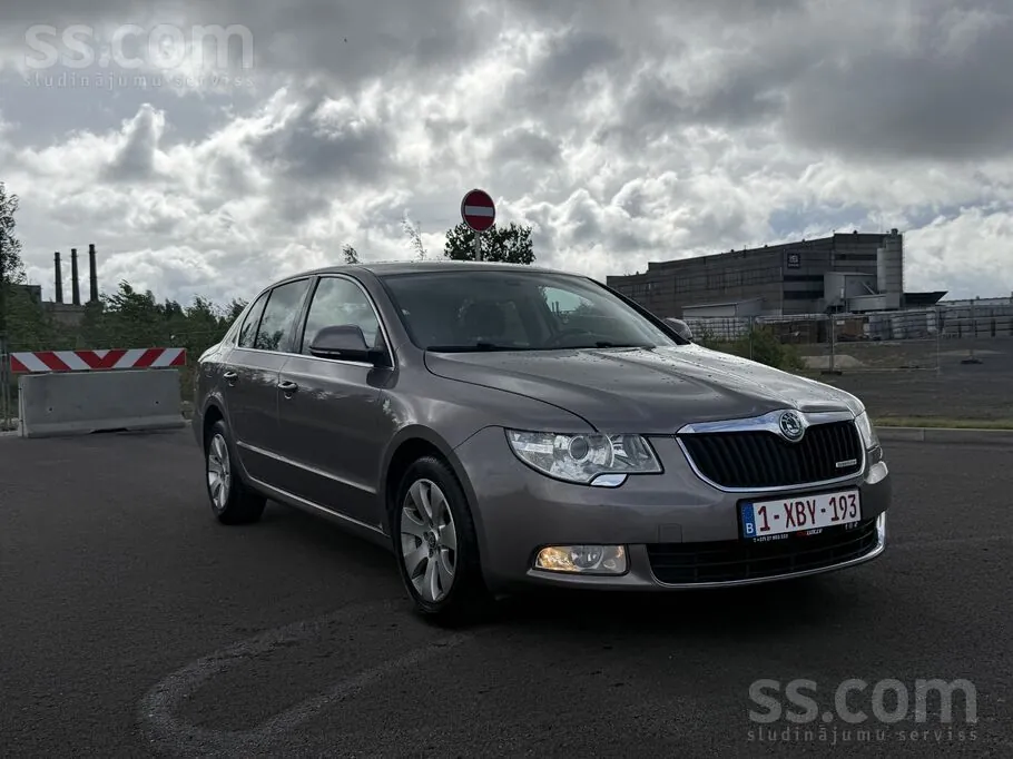 Skoda Superb 2011 photo 3