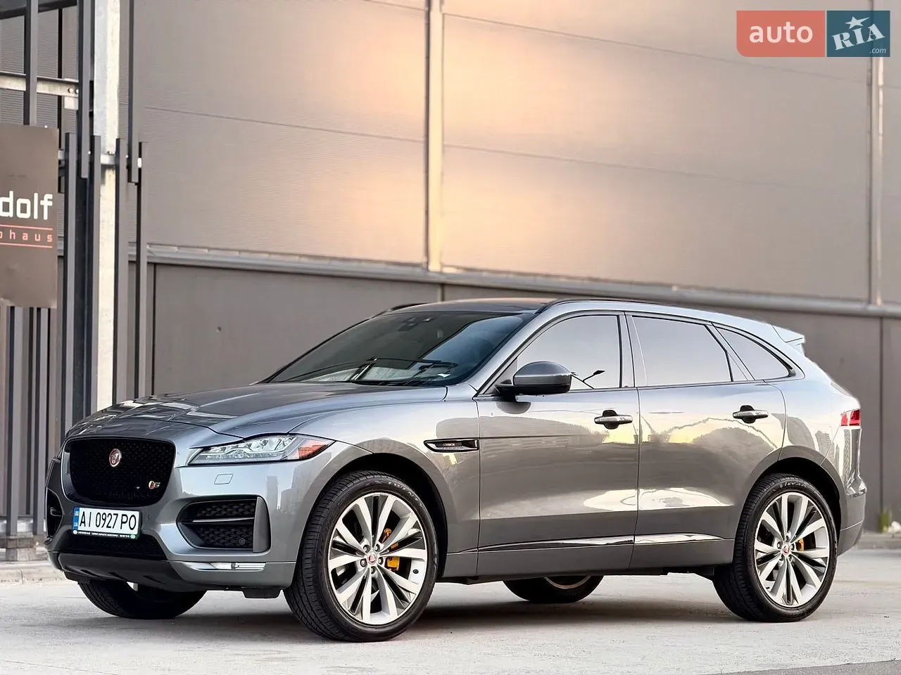 Jaguar F-Pace 2016 photo 2