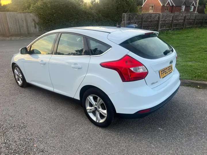 Ford Focus 2012 photo 3