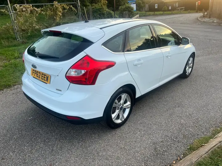 Ford Focus 2012 photo 4