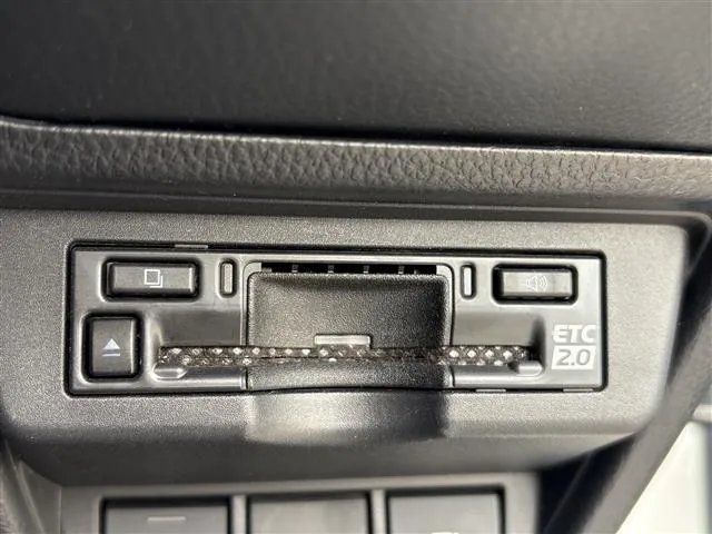 Toyota Prius X 2024 photo 2