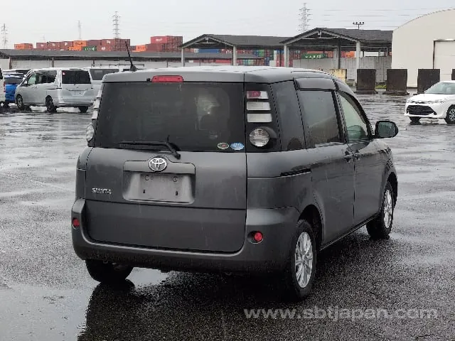 Toyota Sienta 2008 photo 4