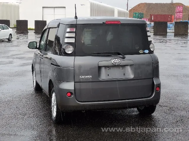 Toyota Sienta 2008 photo 3