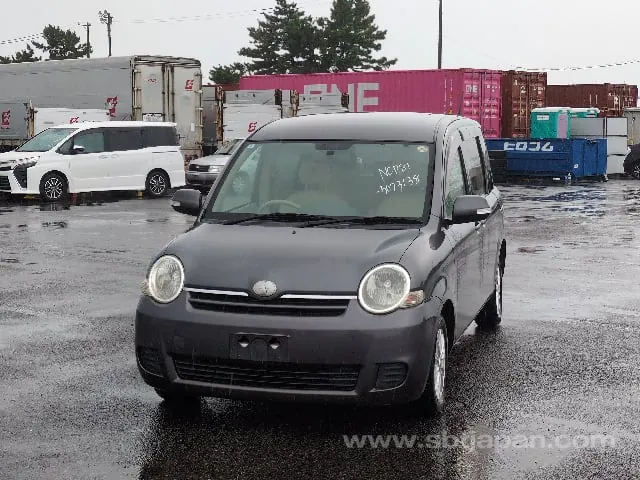 Toyota Sienta 2008 photo 2
