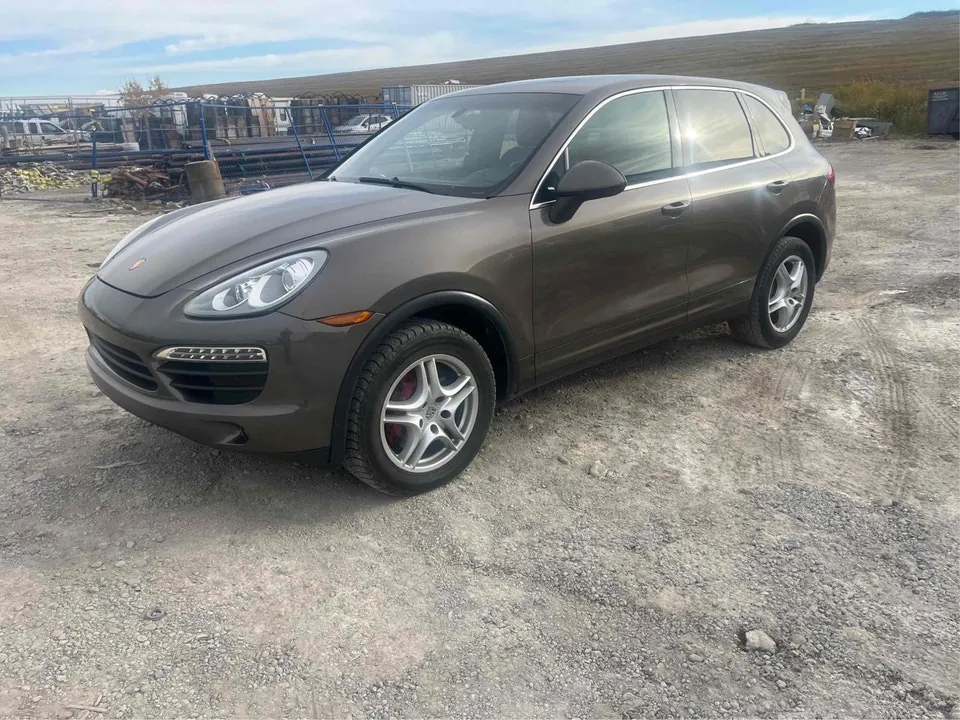 Porsche Cayenne 2012 photo 2