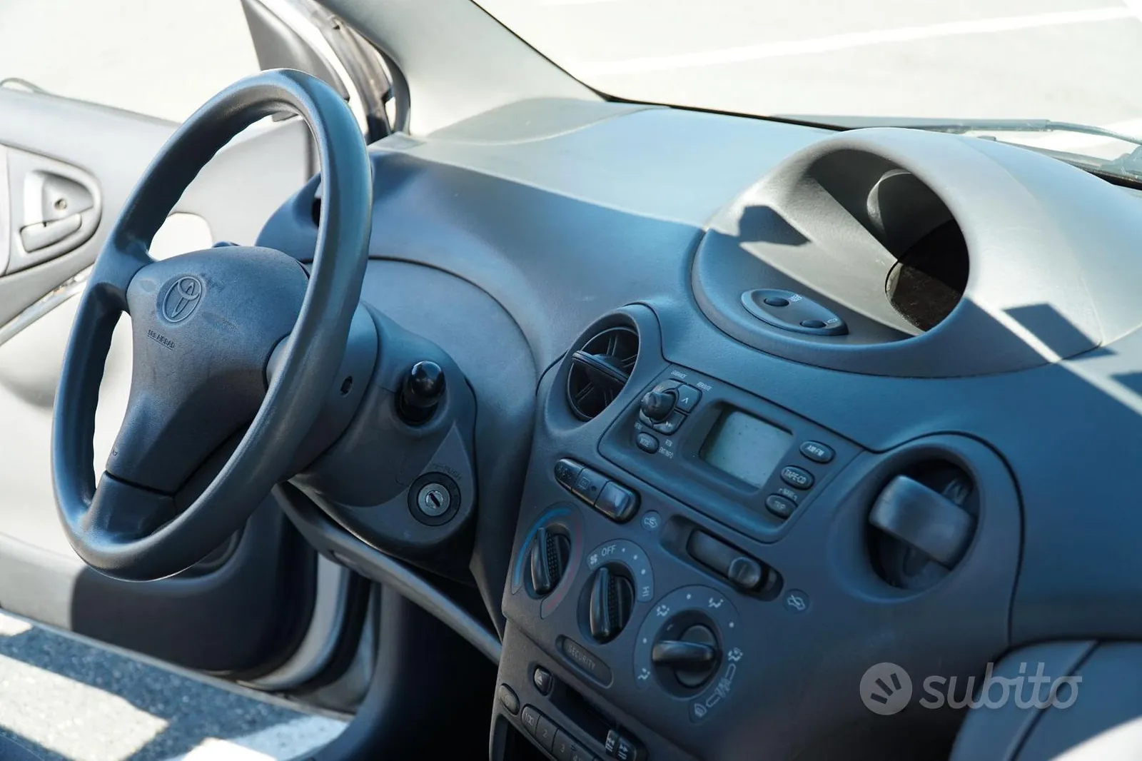 Toyota Yaris 2000 photo 5