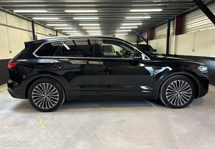 Volkswagen Touareg 2024 photo 2