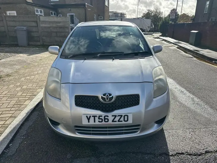 Toyota Yaris 2006 photo 2