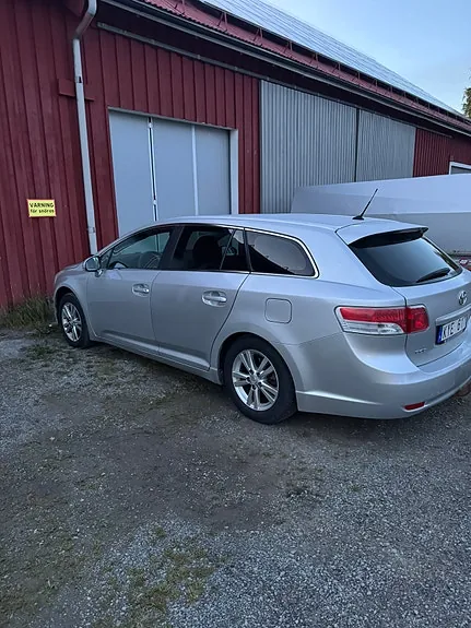 Toyota Avensis 2010 photo 3