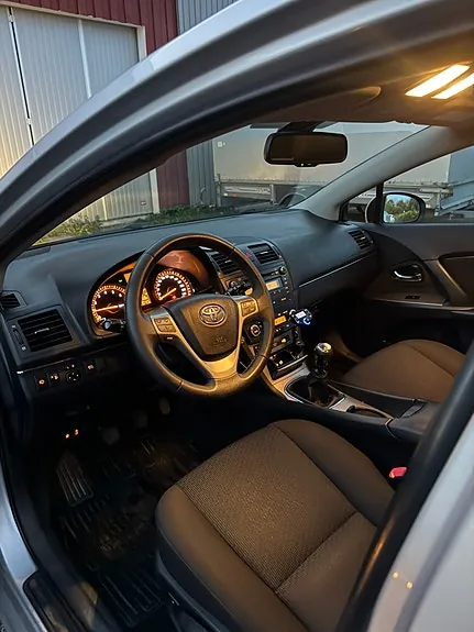 Toyota Avensis 2010 photo 5
