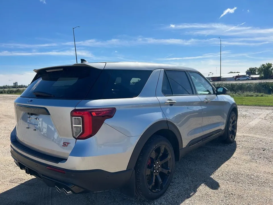 Ford Explorer 2022 photo 4