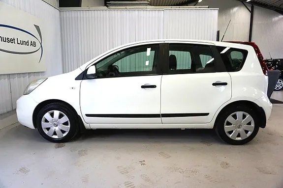 Nissan Note 2013 photo 2