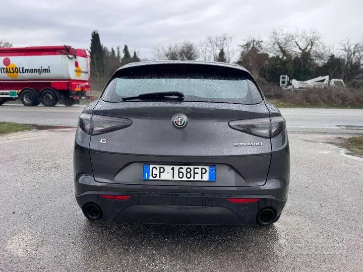 Alfa Romeo Stelvio 2023 photo 5