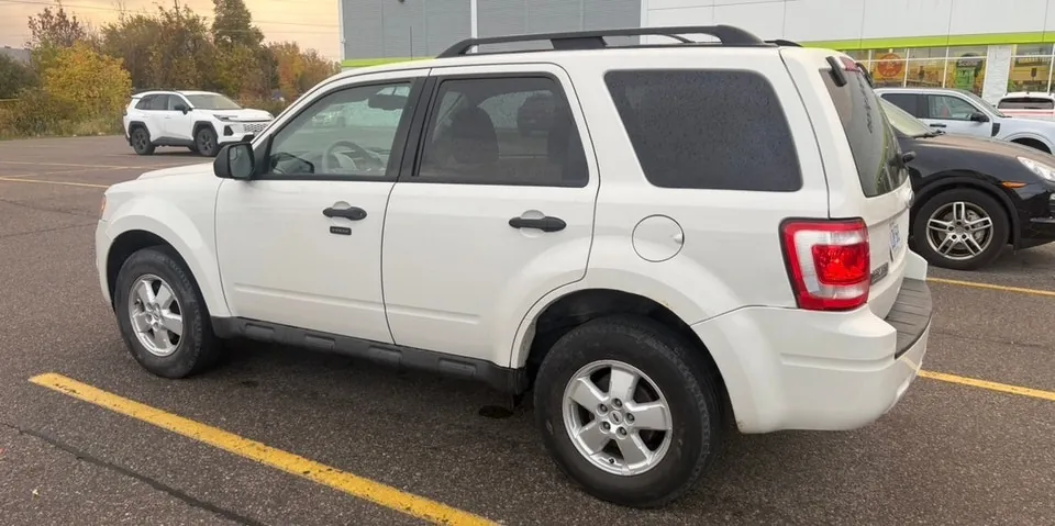Ford Escape 2010 photo 3
