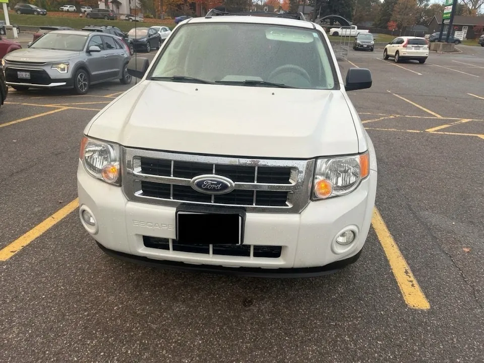 Ford Escape 2010 photo 2