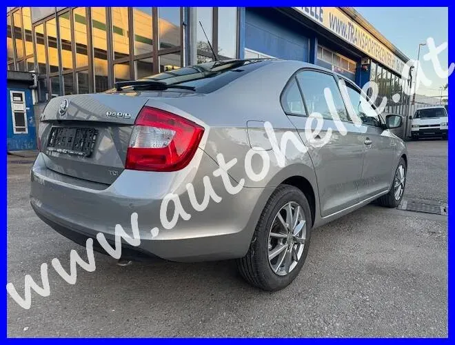 Skoda Rapid 2013 photo 2
