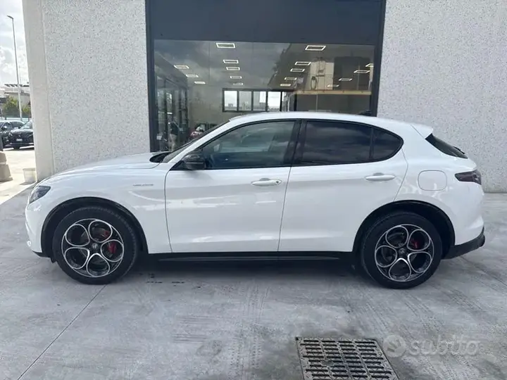 Alfa Romeo Stelvio 2024 photo 4