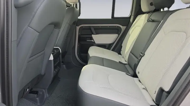 Land Rover Defender 110 2025 photo 4