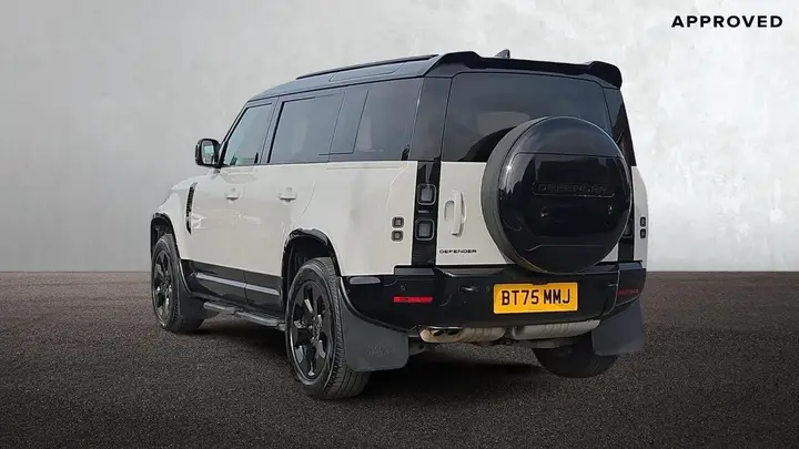 Land Rover Defender 110 2025 photo 2