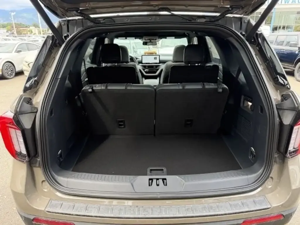 Ford Explorer 2026 photo 5