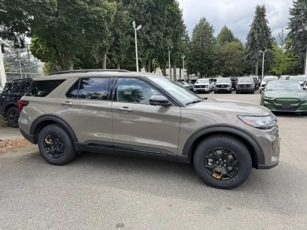 Ford Explorer 2026 photo 3