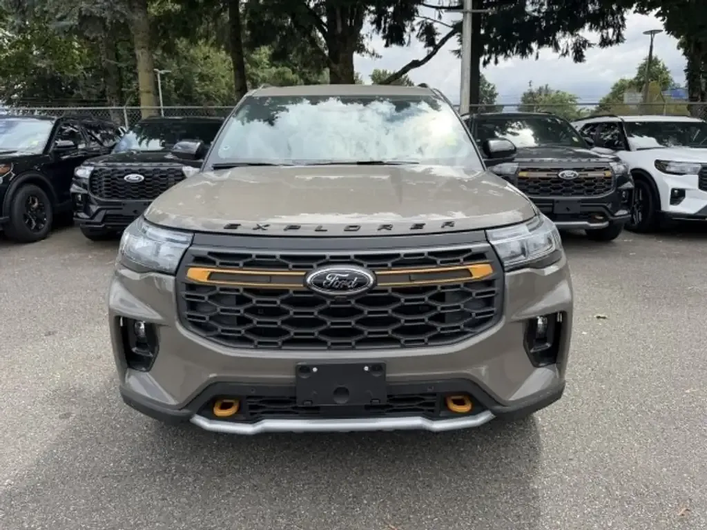 Ford Explorer 2026 photo 2