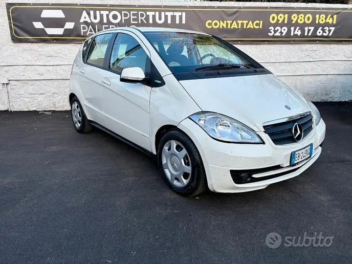 Mercedes-Benz A 2010 photo 2