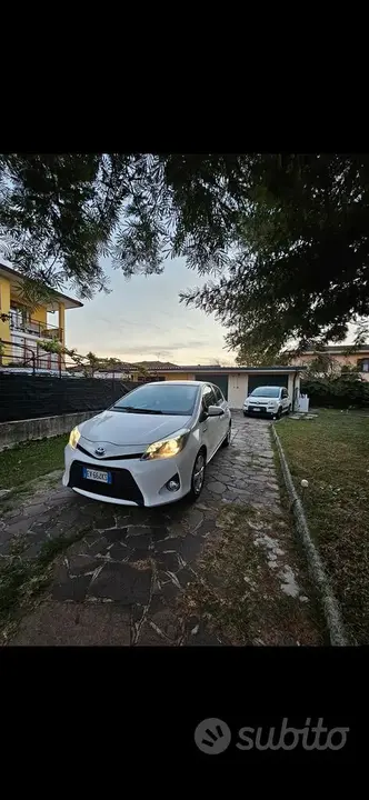 Toyota Yaris 2014 photo 2