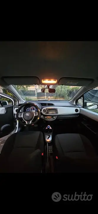 Toyota Yaris 2014 photo 4