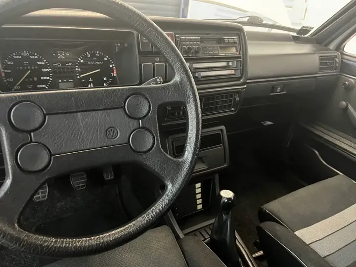 Volkswagen Golf 1984 photo 2