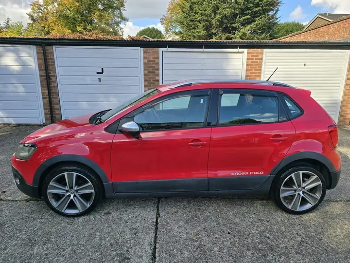 Volkswagen Polo 2011 photo 3