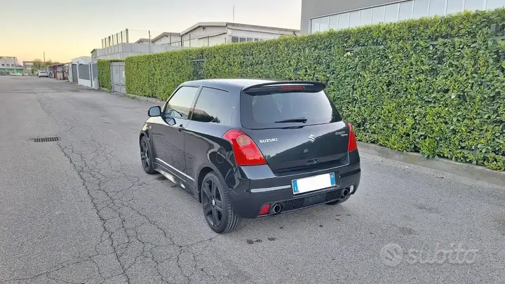 Suzuki Swift 2010 photo 2