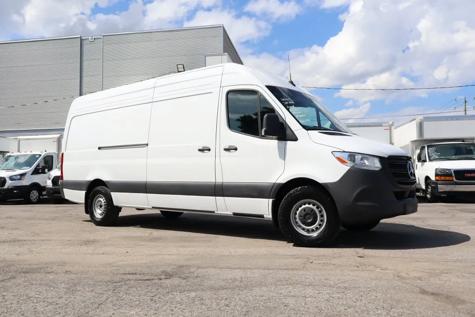 Mercedes-Benz Sprinter 2025 photo 2