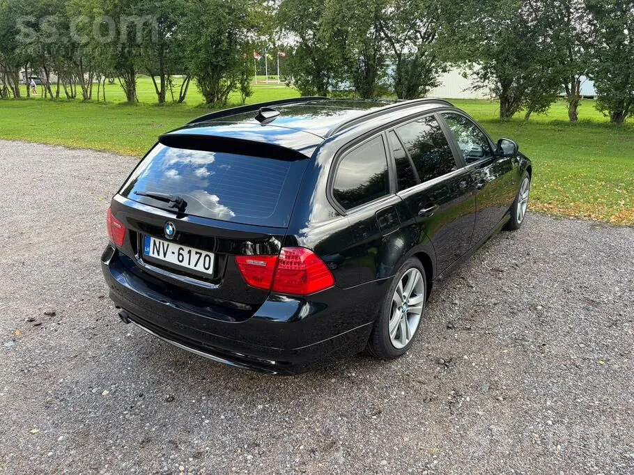 BMW 320 2010 photo 4