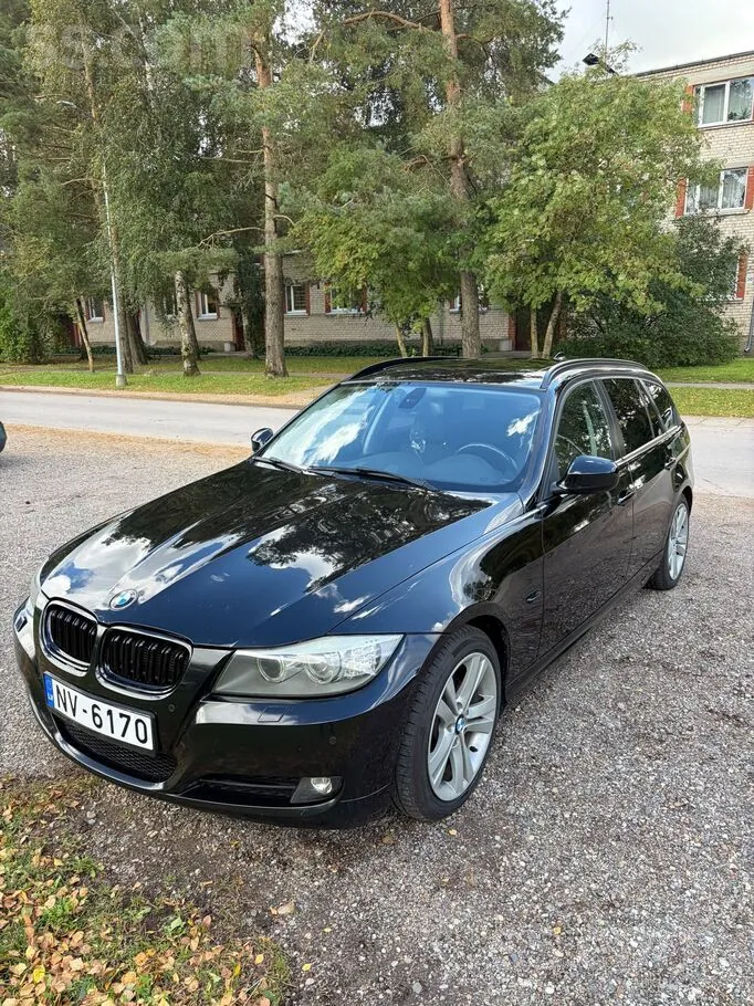 BMW 320 2010 photo 2