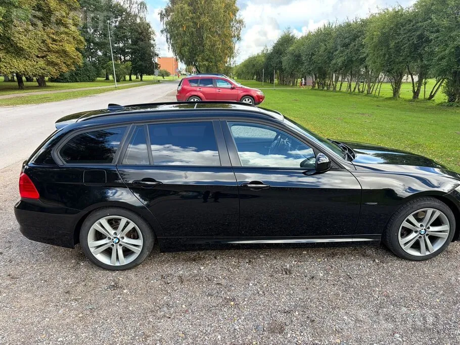 BMW 320 2010 photo 3
