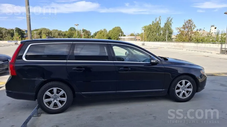Volvo V70 2010 photo 3