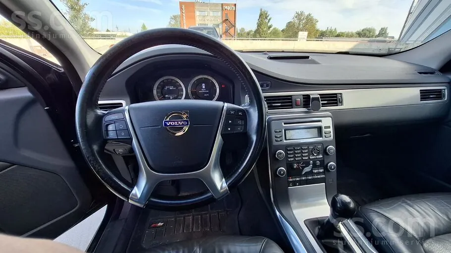 Volvo V70 2010 photo 4